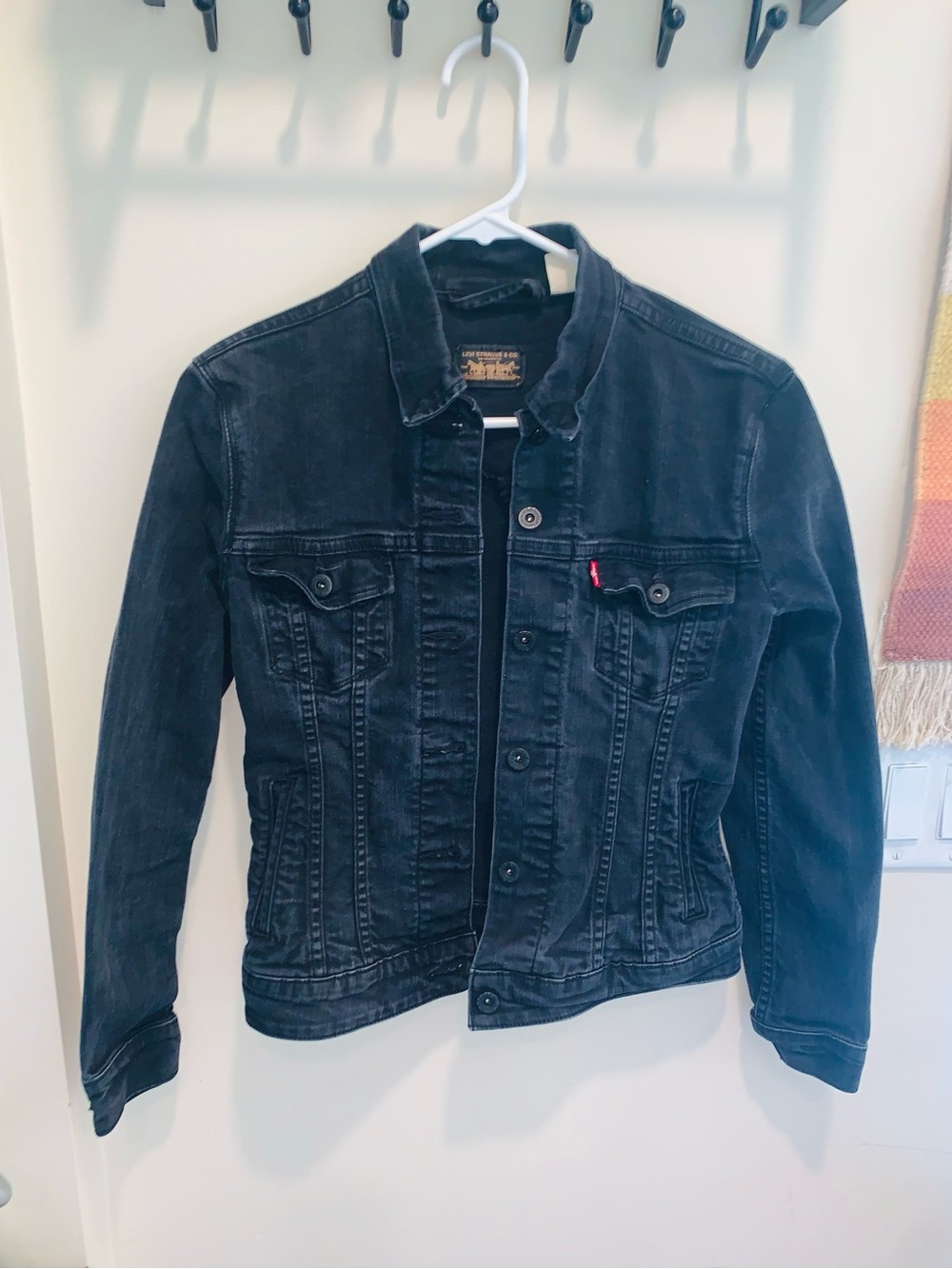 Levi’s black denim jacket XS